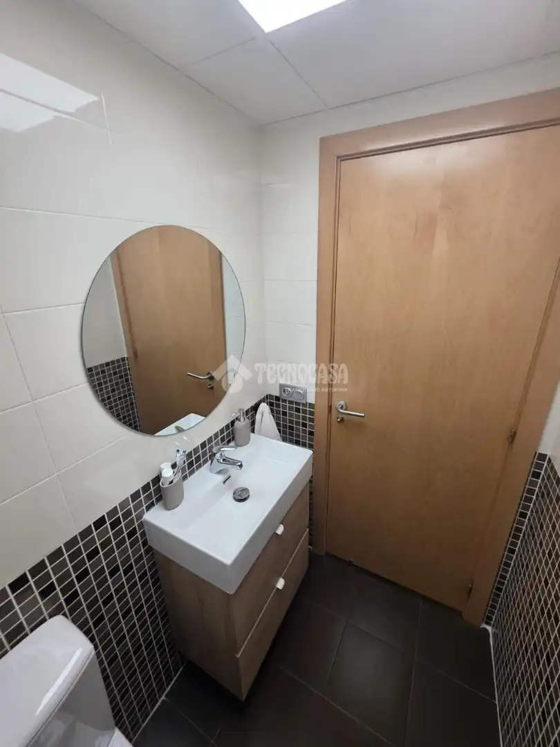Bathroom of Flat for sale in Cadrete  with Air Conditioner, Heating and Terrace