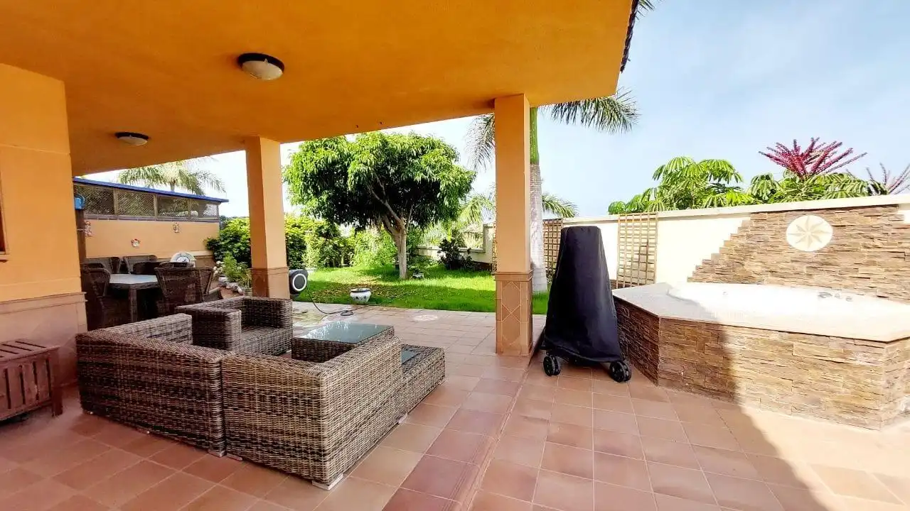 Terraza de Casa adosada en venta en Santiago del Teide con Trastero, Jacuzzi y Piscina comunitaria