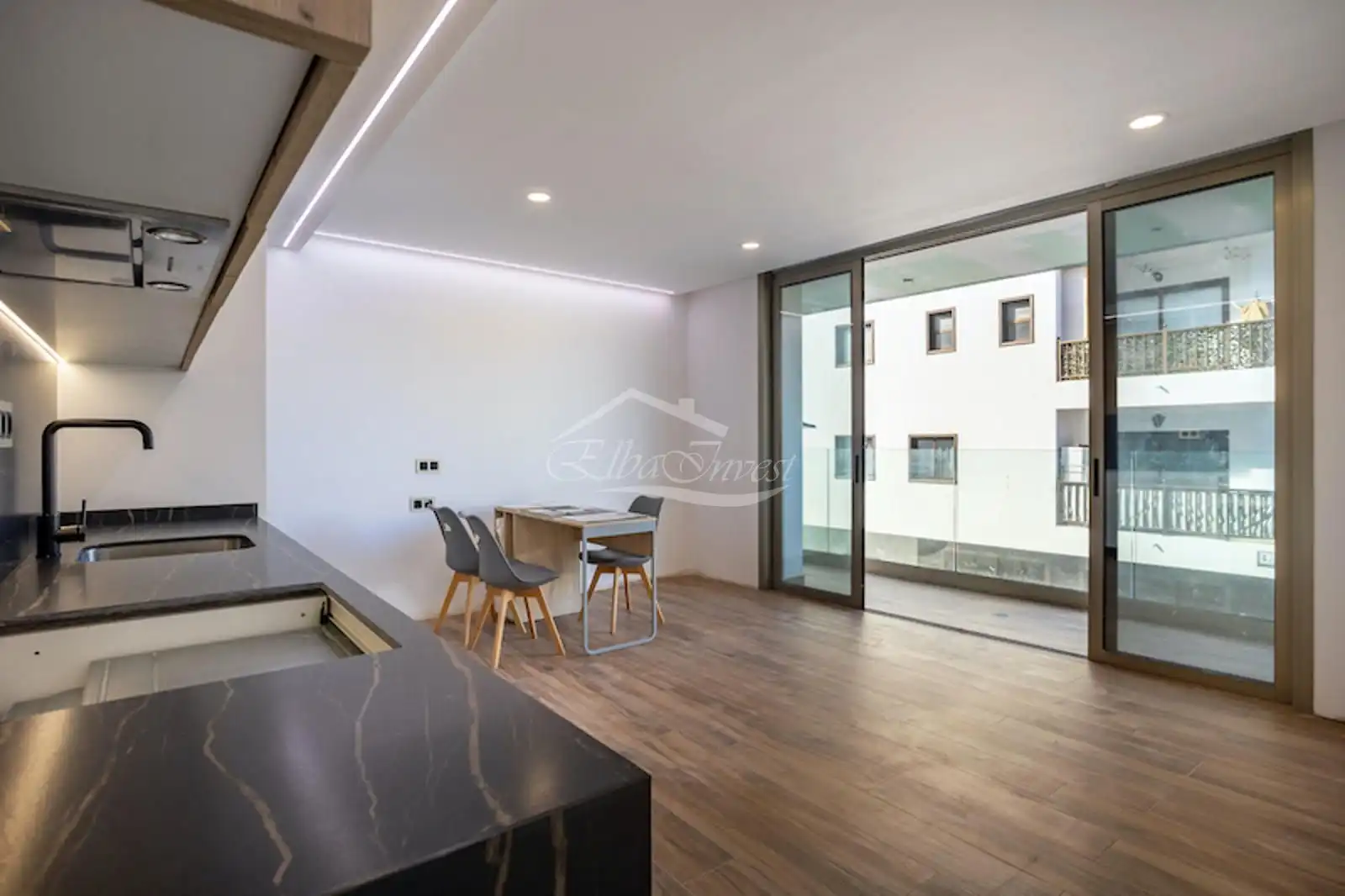 Sala d'estar de Dúplex en venda en Santiago del Teide amb Aire condicionat, Parquet i Terrassa