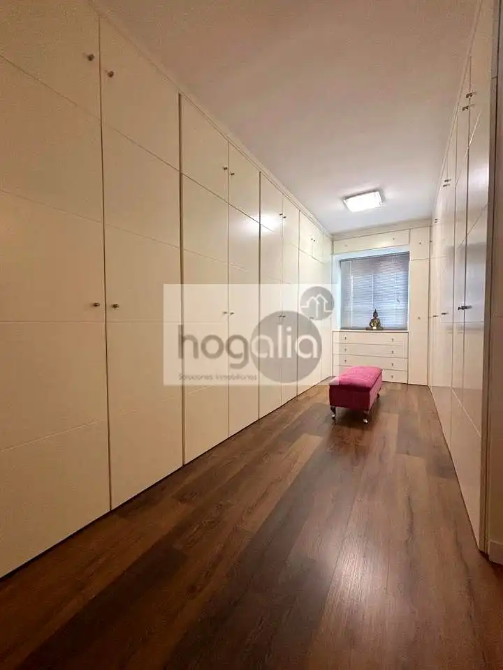 Schlafzimmer von Wohnung zum Verkauf in Sevilla mit Klimaanlage, Terrasse und Gemeinschaftspool