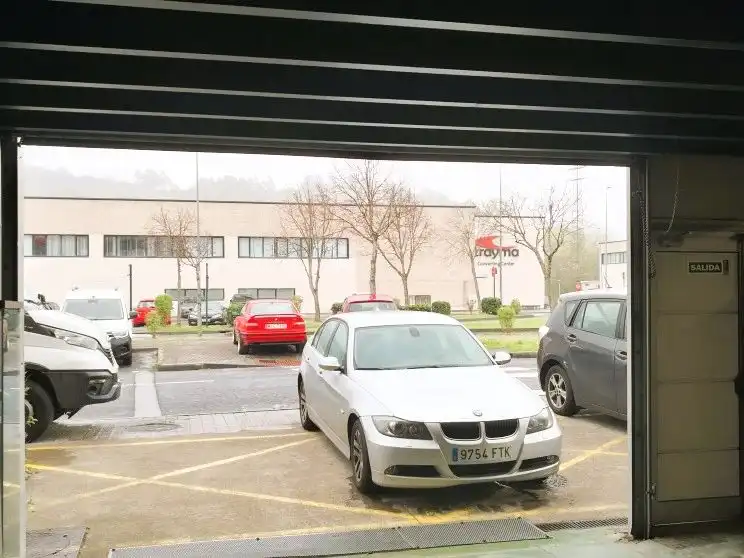 Parking of Commercial properties for rent in Loiu  with Air Conditioner, Heating and Furnished