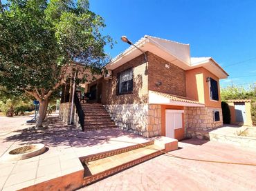 Villa con piscina in vendita a Partida Boqueres