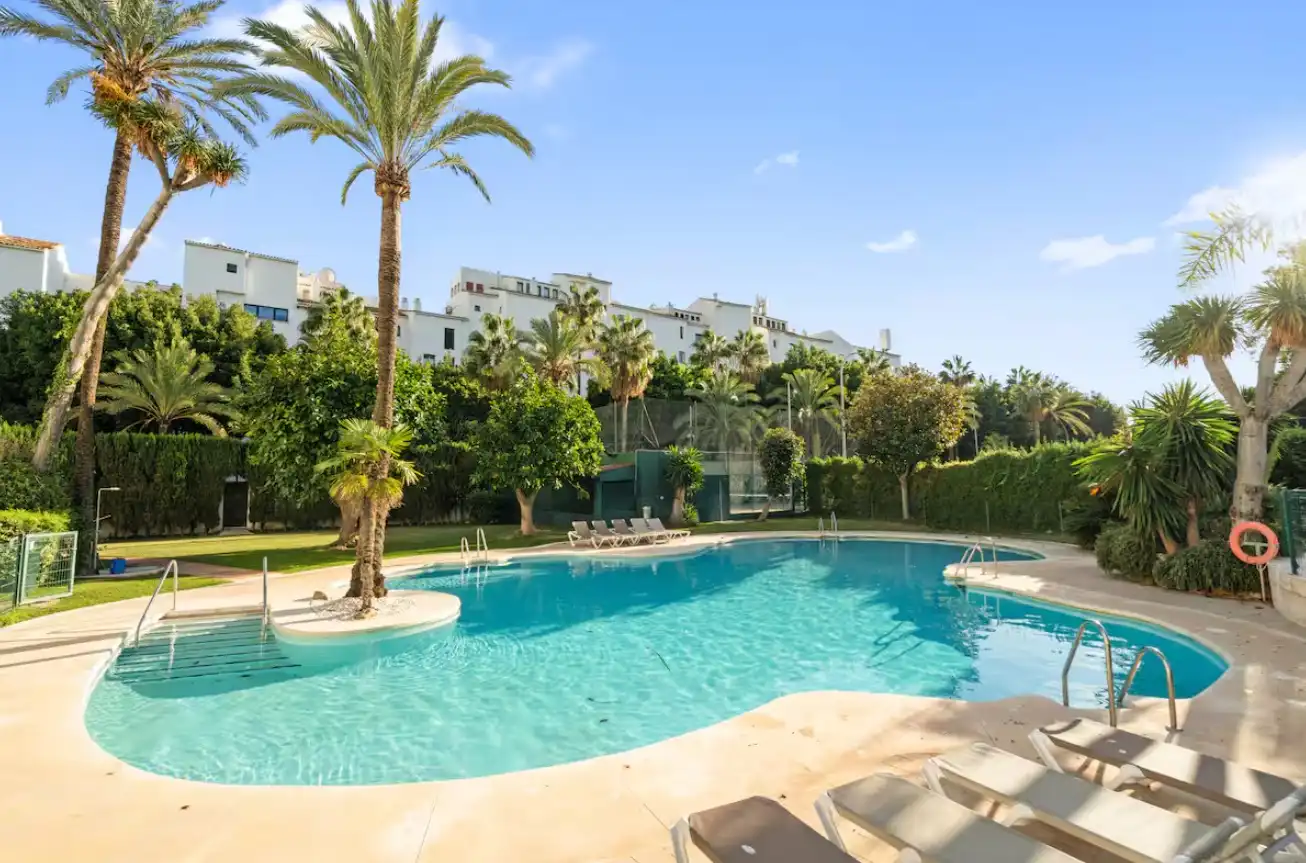 Vista exterior de Apartament de lloguer en Marbella amb Aire condicionat, Calefacció i Parquet