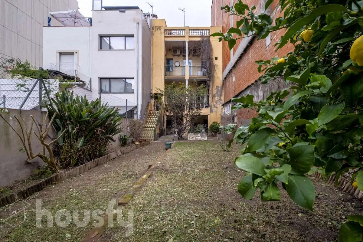 Außenansicht von Haus oder Chalet zum Verkauf in Barcelona mit Klimaanlage, Privatgarten und Terrasse