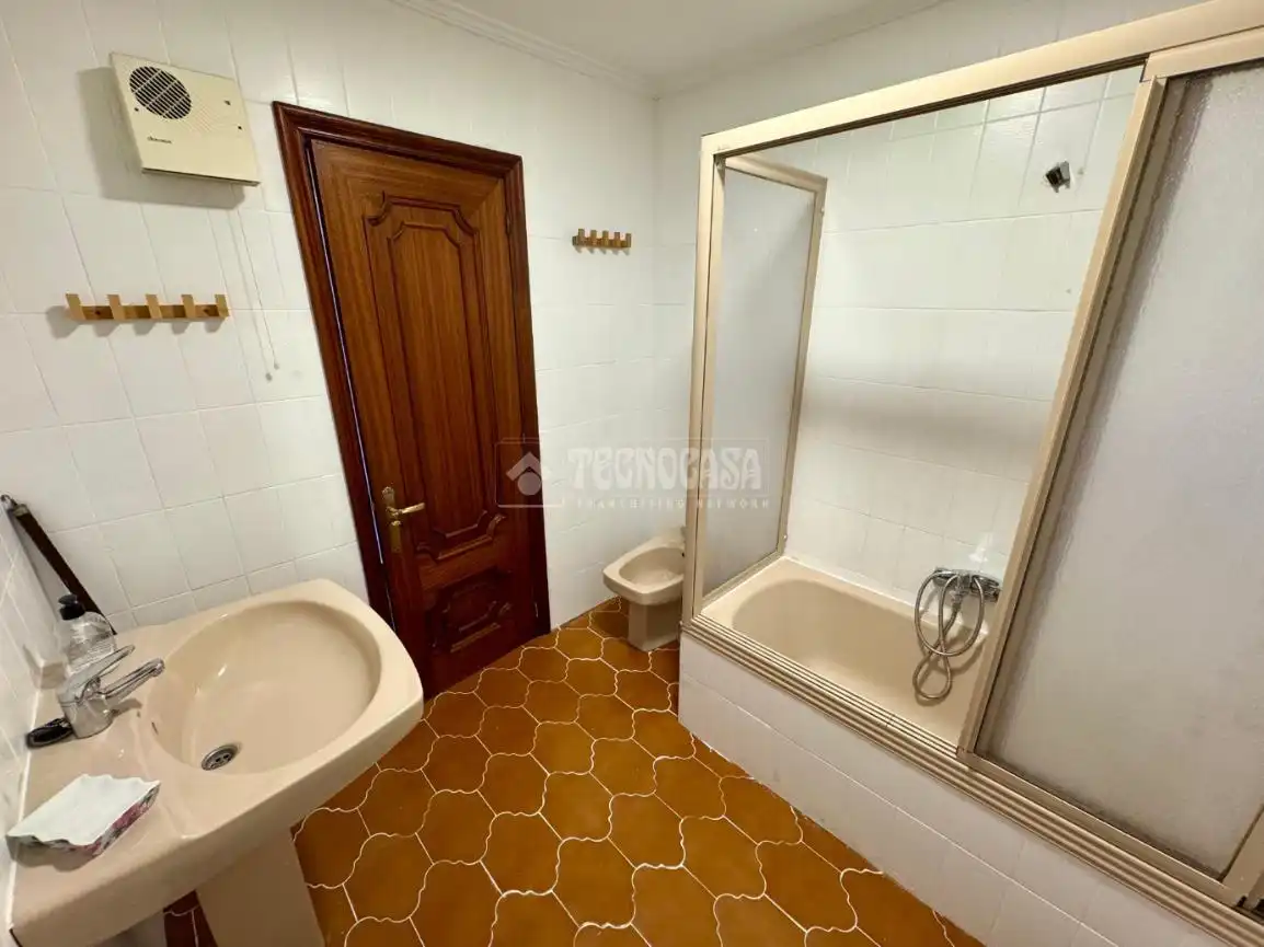 Casa adosada en venta en El Astillero