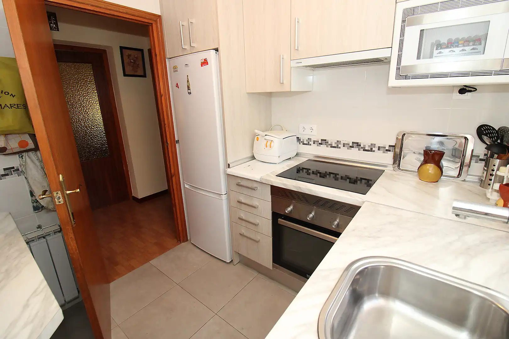 Küche von Einfamilien-Reihenhaus zum Verkauf in Torremocha de Jarama mit Heizung, Privatgarten und Internet