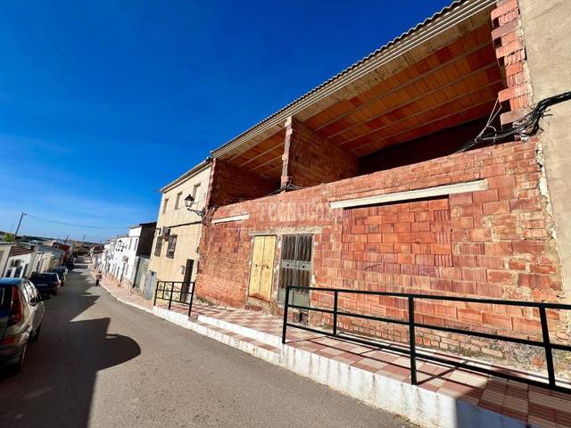 Casa adosada en Venta en Torreblascopedro