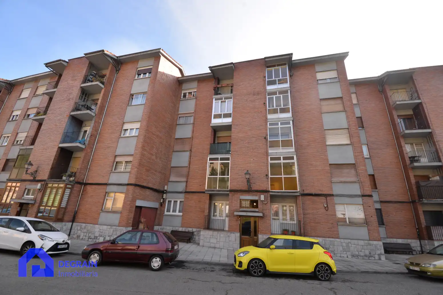 Vista exterior de Piso en venta en Oviedo  con Terraza