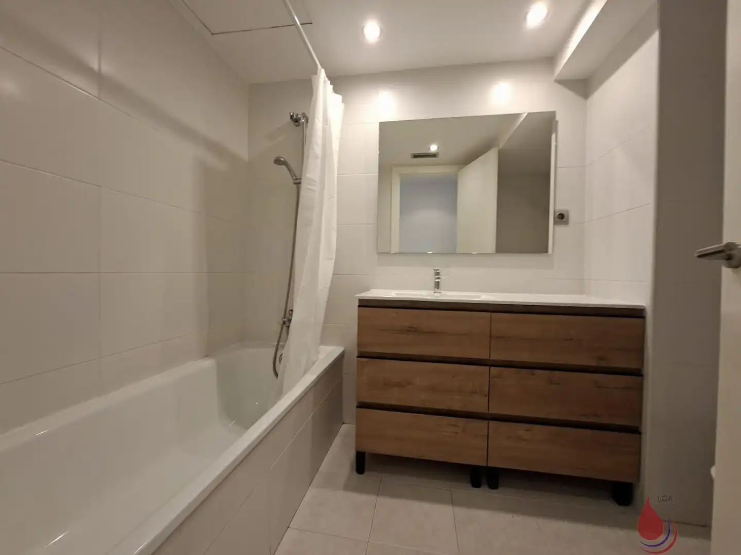 Baño de Piso en venta en El Vendrell con Aire acondicionado, Parquet y Terraza