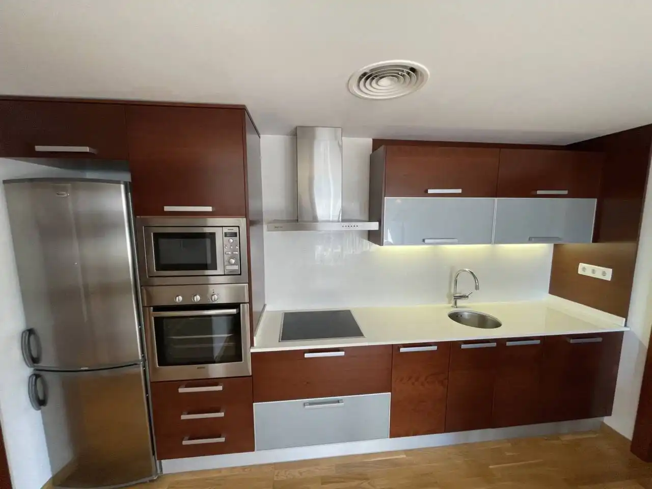 Flat for rent in Calle MIQUEL CASAS, Barri del Centre