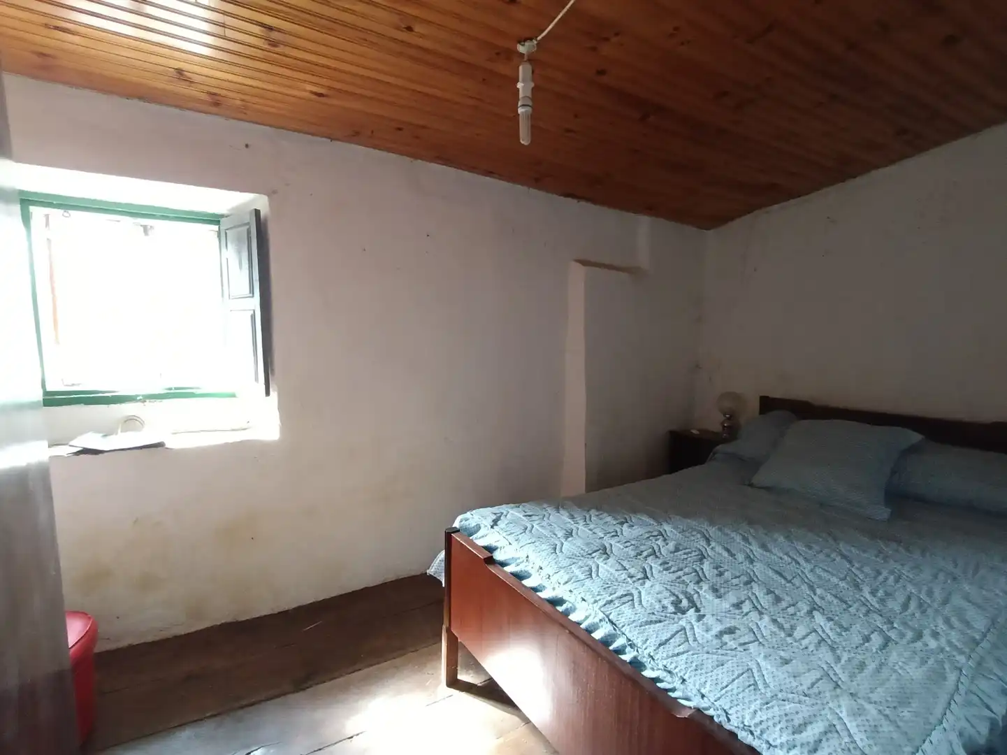 Dormitori de Casa adosada en venda en Valdeolea amb Jardí privat