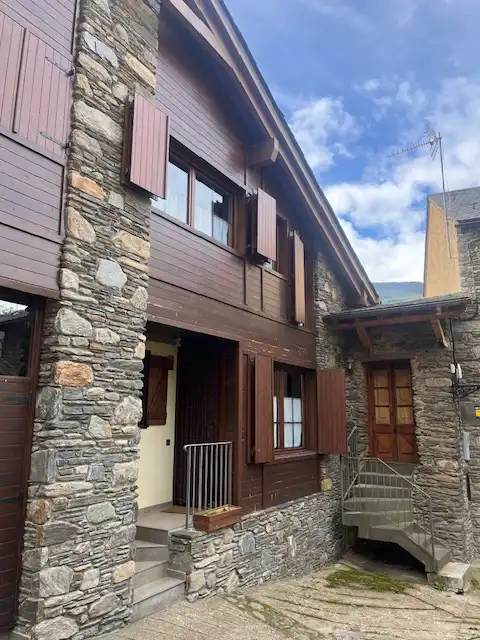 Vista exterior de Casa adosada en venta en Alt Àneu con Calefacción, Parquet y Trastero
