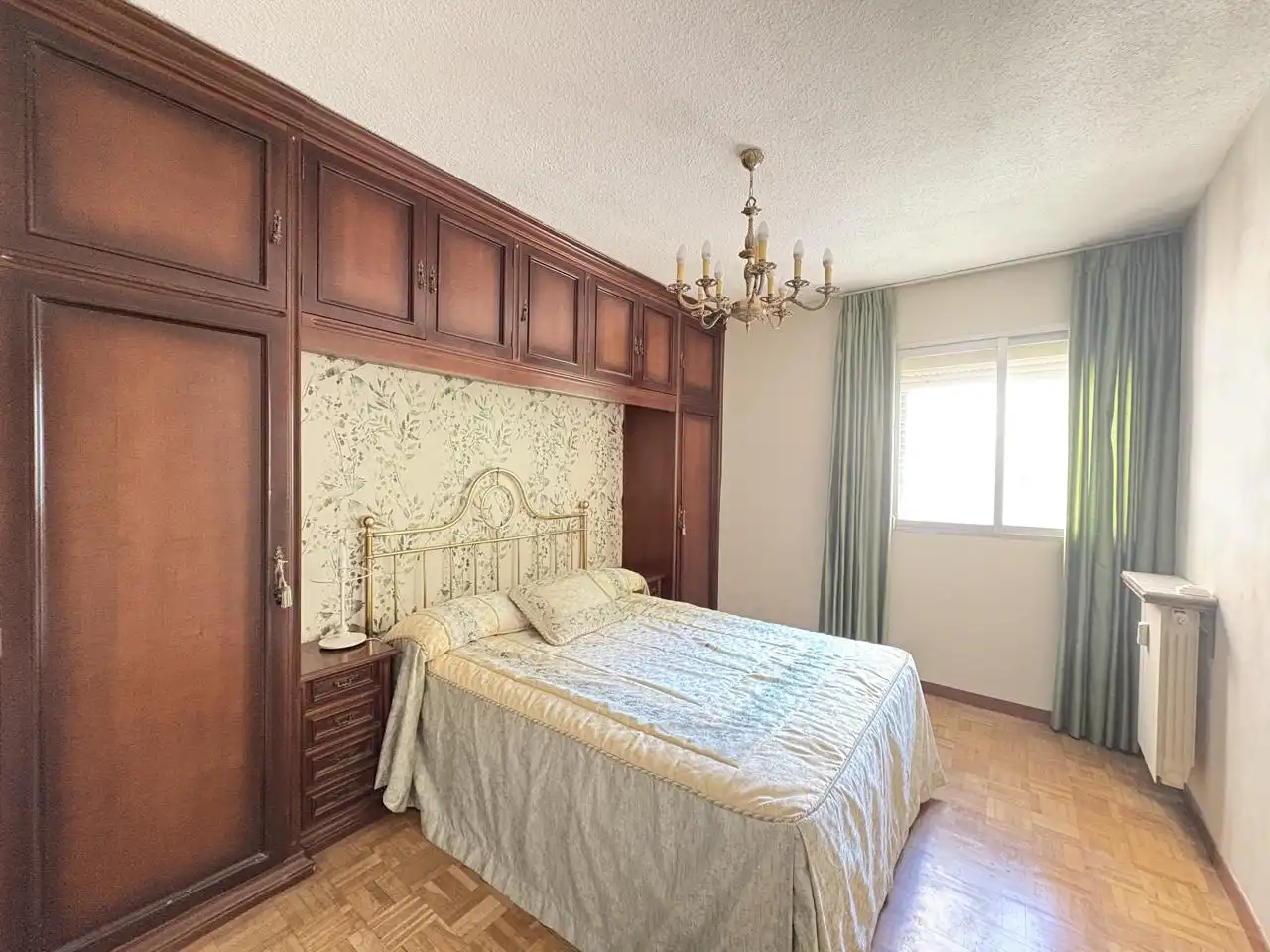 Schlafzimmer von Wohnung zur Miete in Madrid mit Klimaanlage, Heizung und Parkett