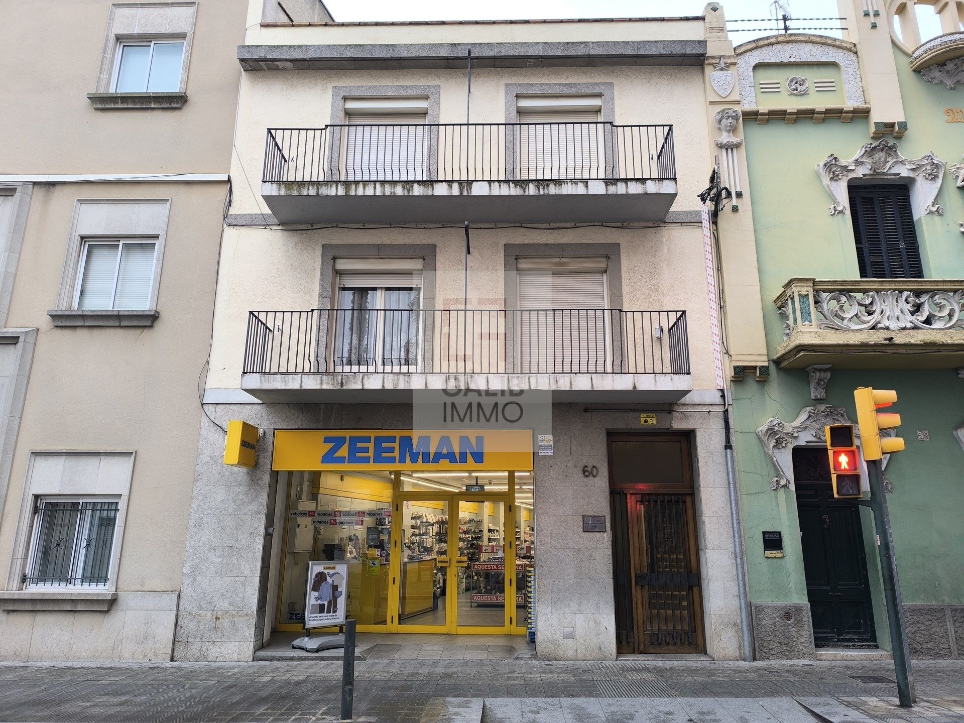 Vista exterior de Casa adosada en venda en Figueres amb Calefacció i Moblat