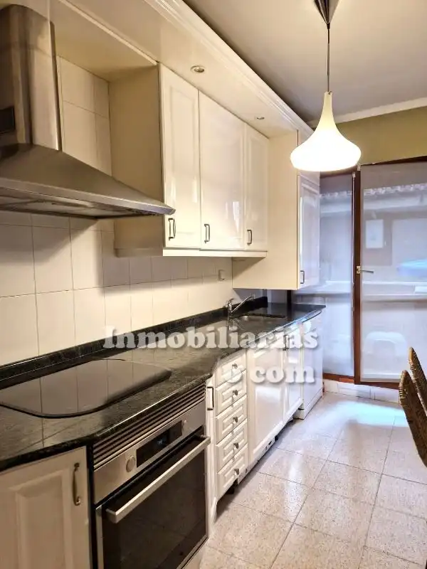 Cocina de Ático en venta en Castro-Urdiales con Calefacción, Parquet y Trastero