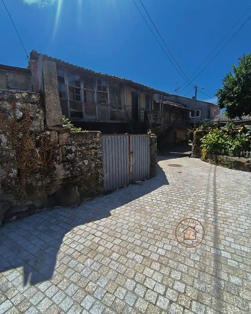 Vista exterior de Finca rústica en venda en Amoeiro amb Jardí privat