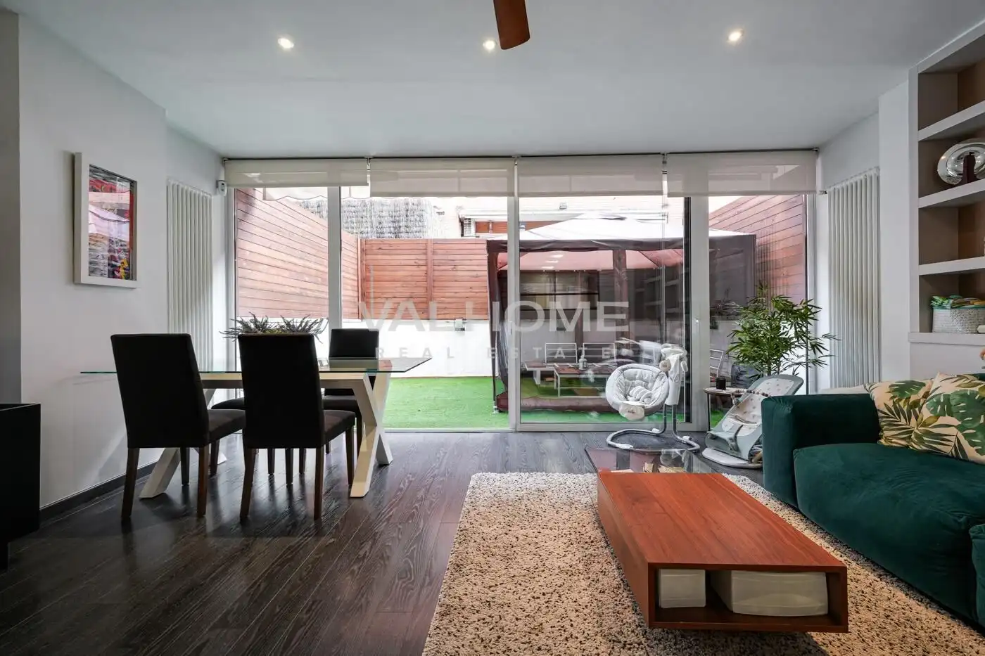 Wohnzimmer von Einfamilien-Reihenhaus zum Verkauf in Sant Cugat del Vallès mit Heizung, Privatgarten und Parkett