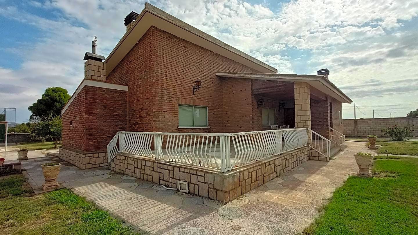 Vista exterior de Casa o xalet en venda en Pinseque amb Calefacció, Jardí privat i Piscina