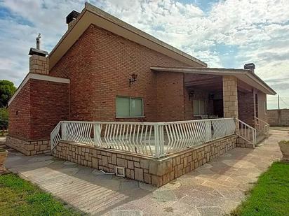 Vista exterior de Casa o xalet en venda en Pinseque amb Calefacció, Jardí privat i Piscina