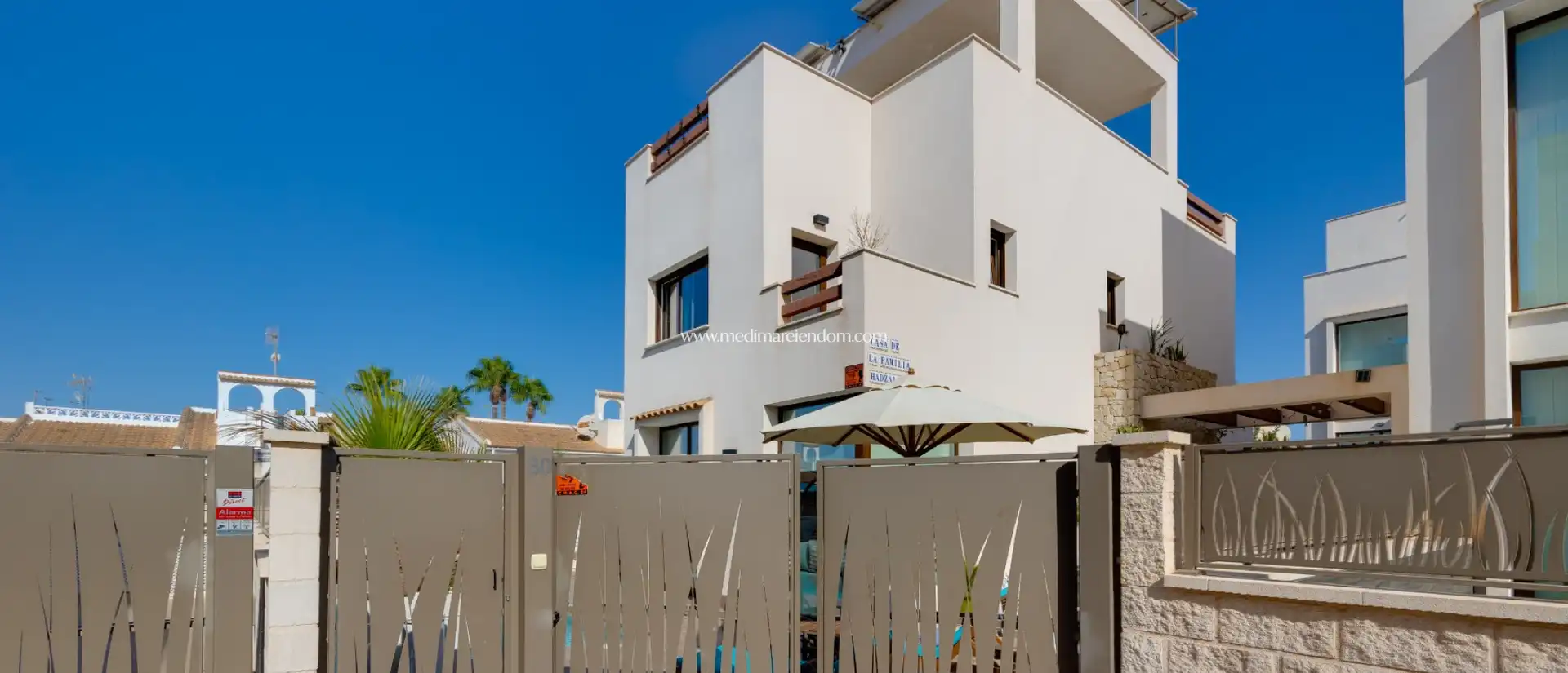 Vista exterior de Casa o xalet en venda en Rojales amb Aire condicionat, Calefacció i Jardí privat