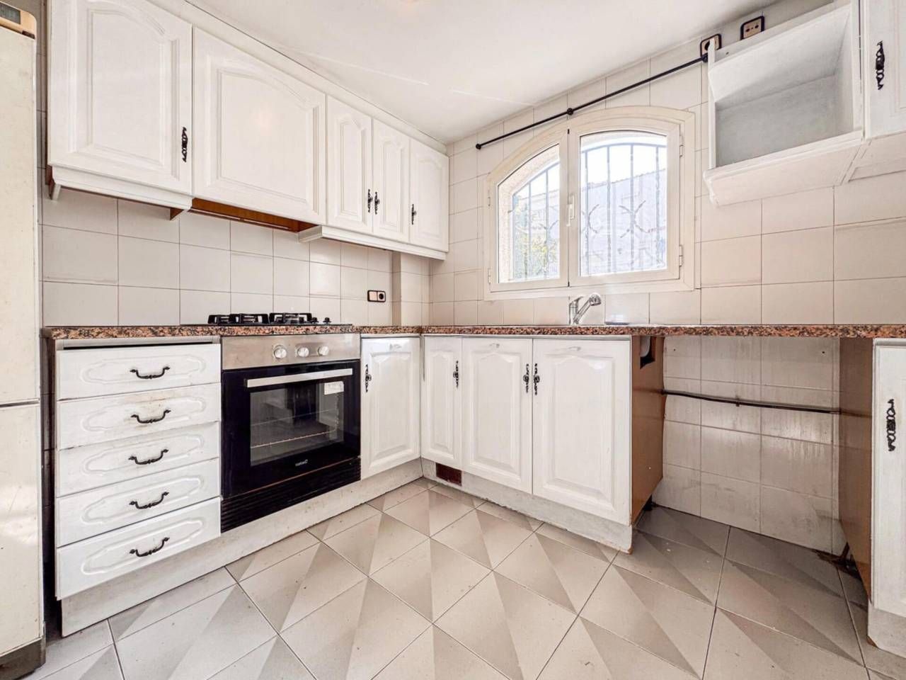 Cuina de Casa adosada en venda en Blanes amb Calefacció, Terrassa i Piscina comunitària