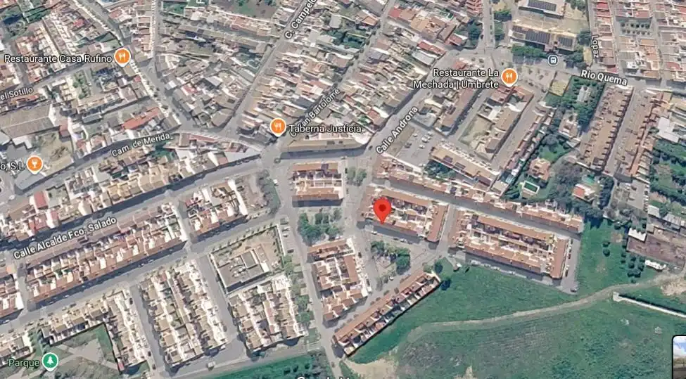 Vista exterior de Casa adosada en venda en Umbrete amb Aire condicionat, Calefacció i Jardí privat