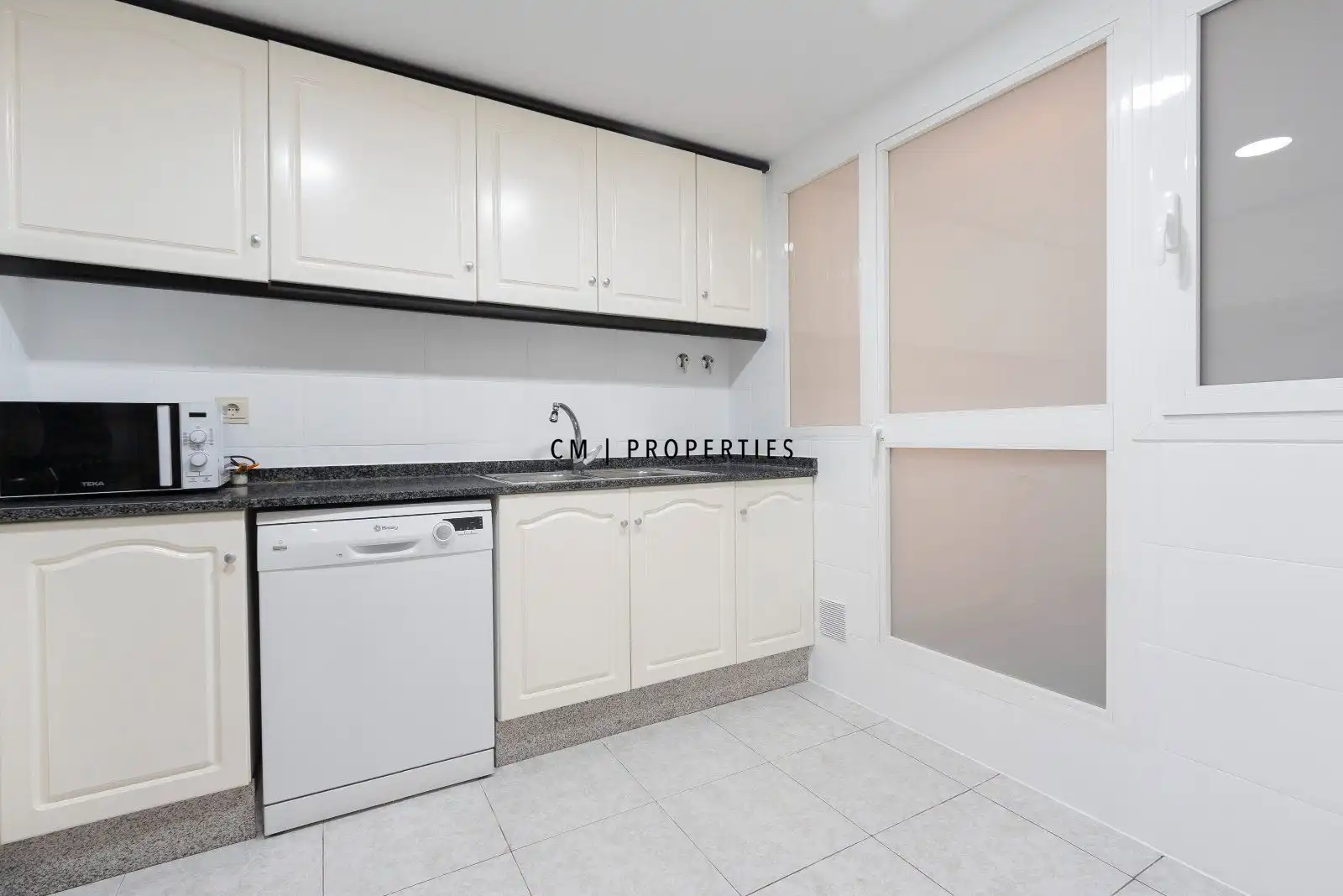 Cocina de Piso de alquiler en Valencia con Aire acondicionado, Calefacción y Terraza