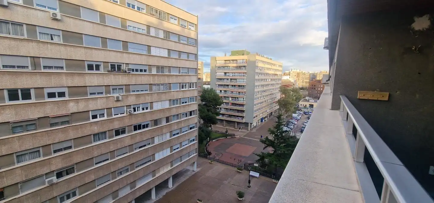 Vista exterior de Piso en venta en Zaragoza con Calefacción, Terraza y Trastero