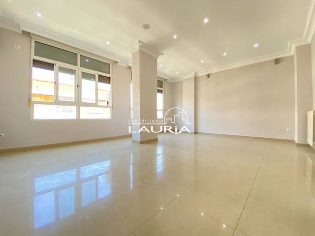 Piso en Venta en Cirilo Amoros en El Pla del Remei