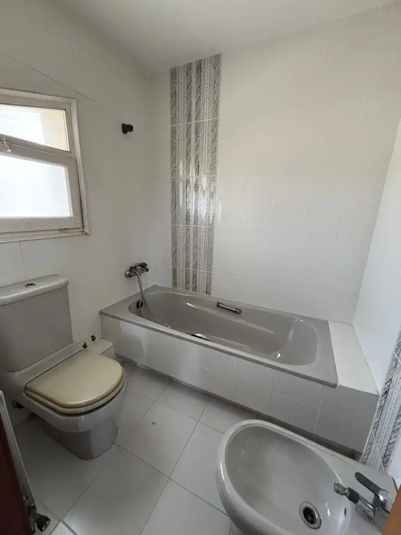Baño de Casa adosada en venta en Sant Esteve Sesrovires con Calefacción, Terraza y Trastero