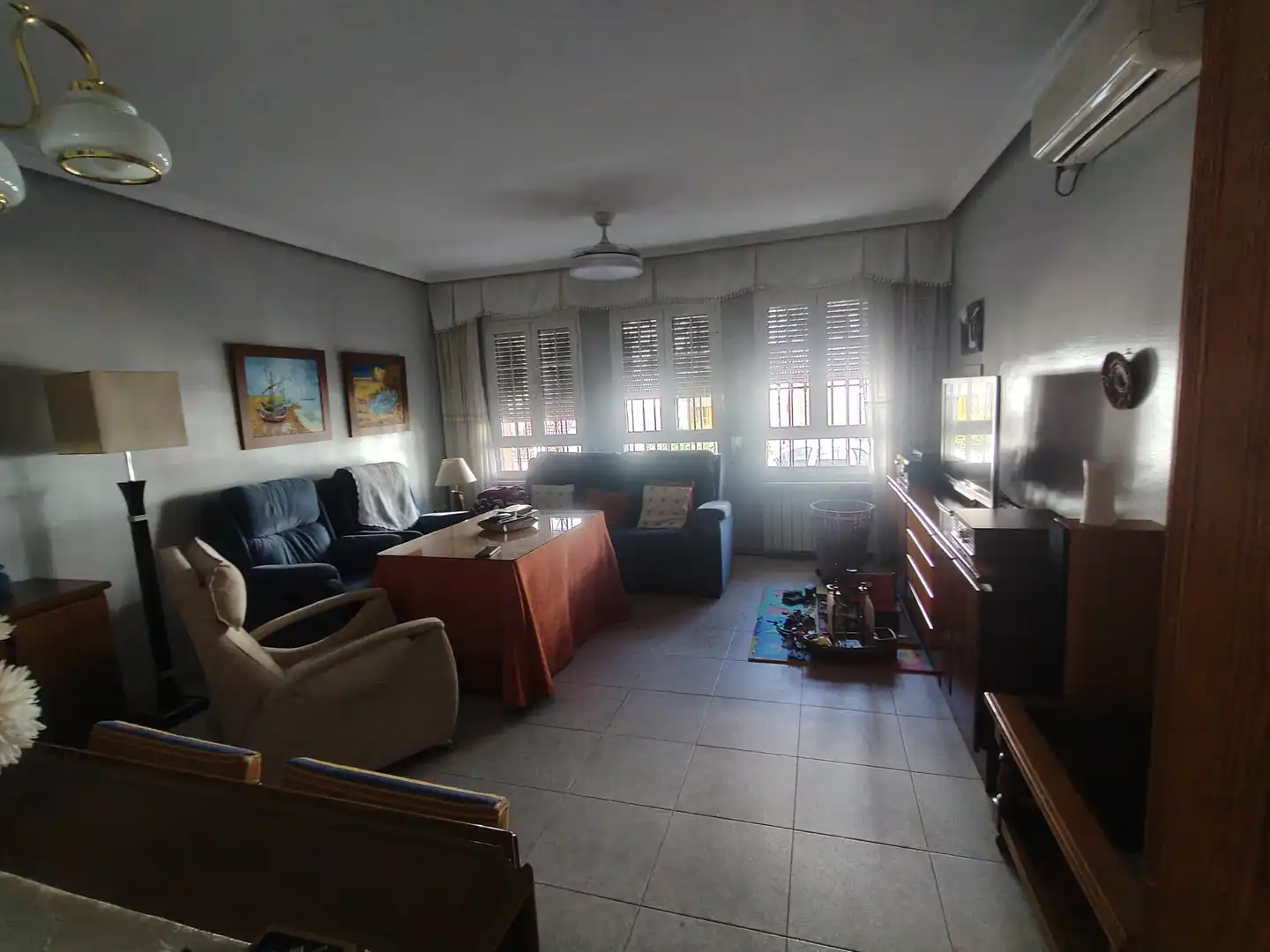 Sala d'estar de Casa o xalet en venda en Baza amb Aire condicionat, Calefacció i Moblat