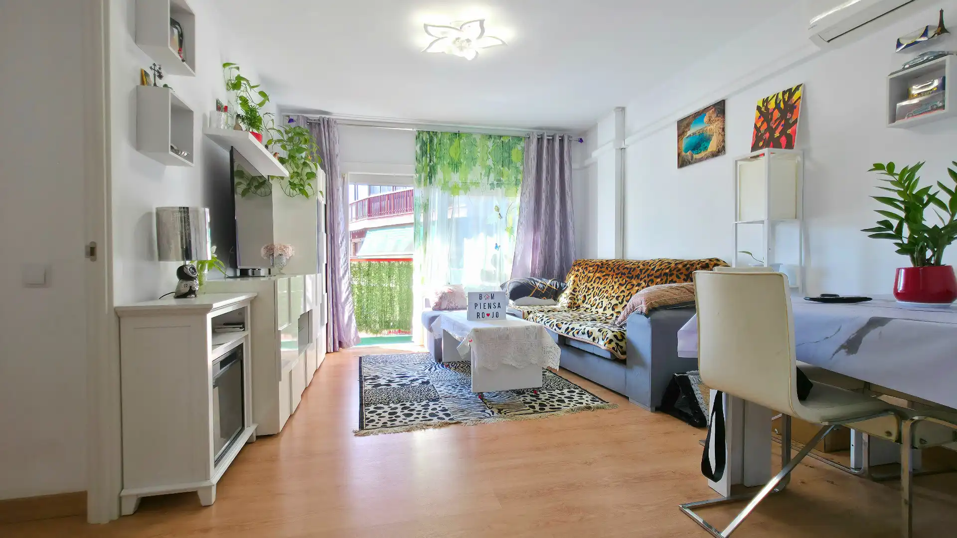 Living room of Flat for sale in Sant Andreu de la Barca  with Air Conditioner, Heating and Parquet flooring