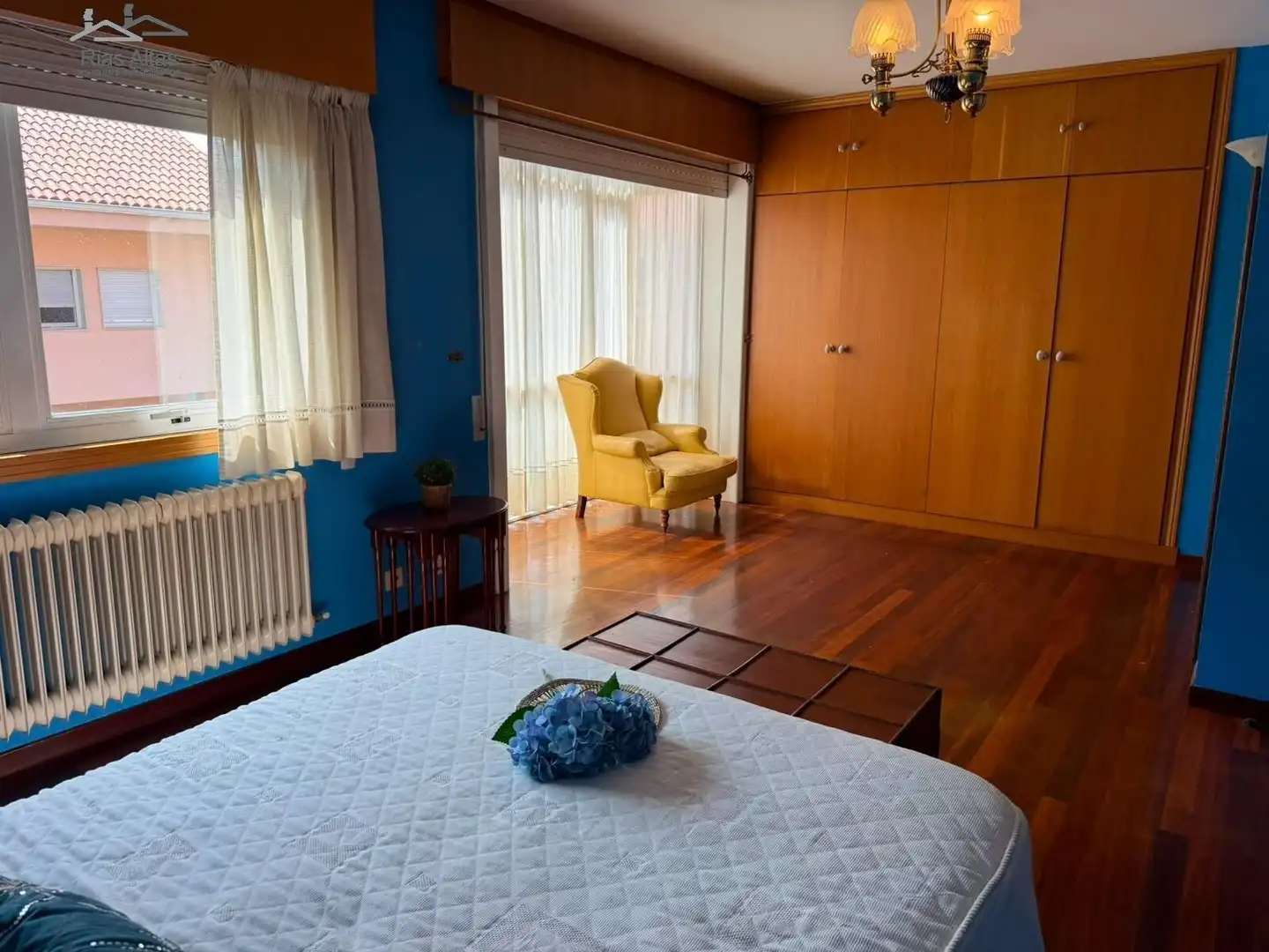 Habitación de Casa o chalet en venta en Oleiros con Calefacción, Jardín privado y Trastero
