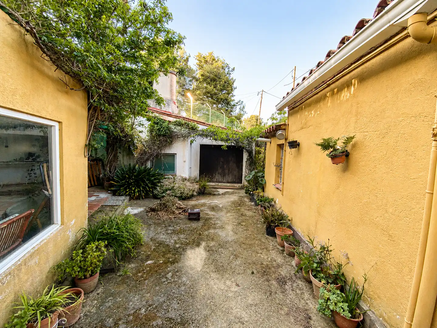 Vista exterior de Finca rústica en venda en Sant Andreu de Llavaneres amb Jardí privat