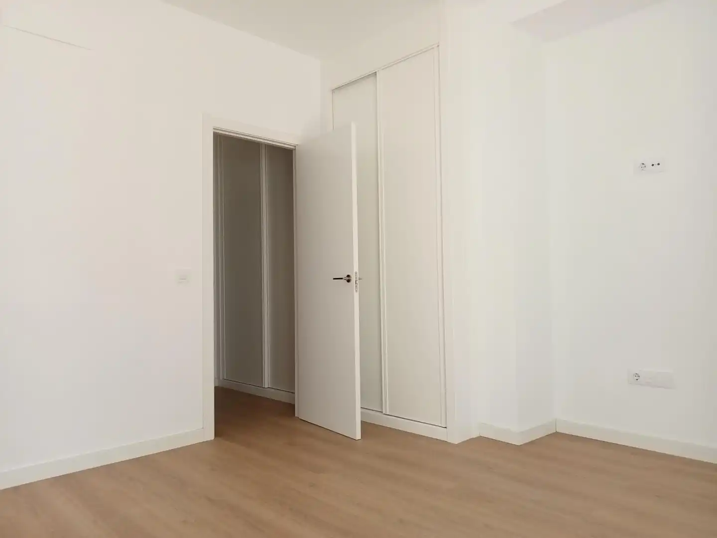 Dachboden zur Miete in Espartinas mit Klimaanlage, Terrasse und Abstellraum