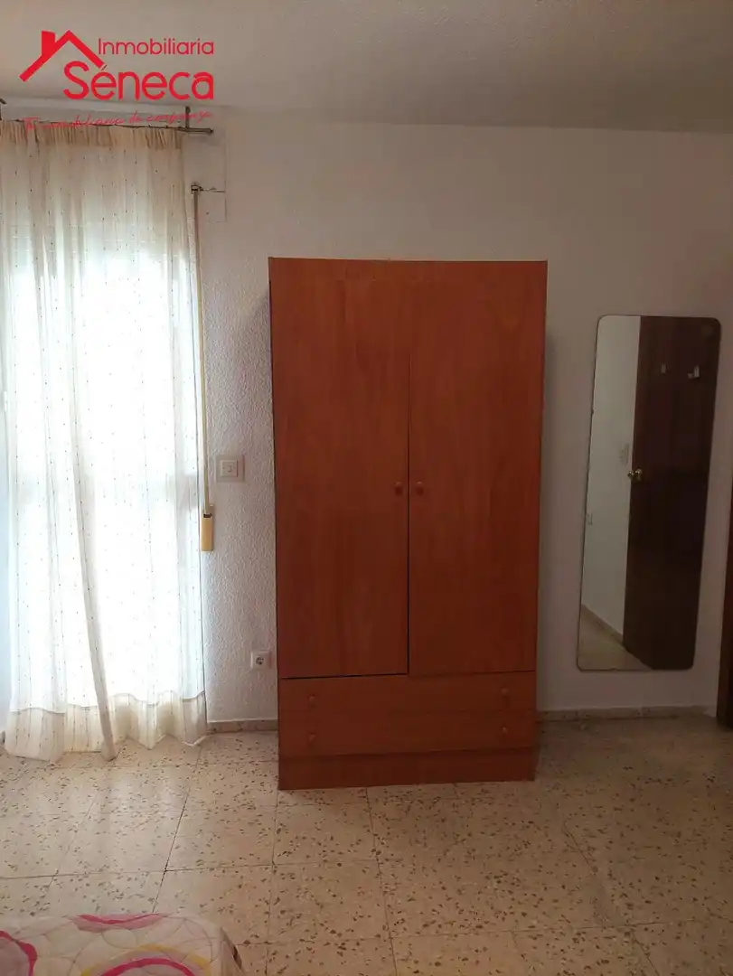 Flat for rent in DOÑA ENGRACIA, Casco Histórico - Ribera - San Basilio
