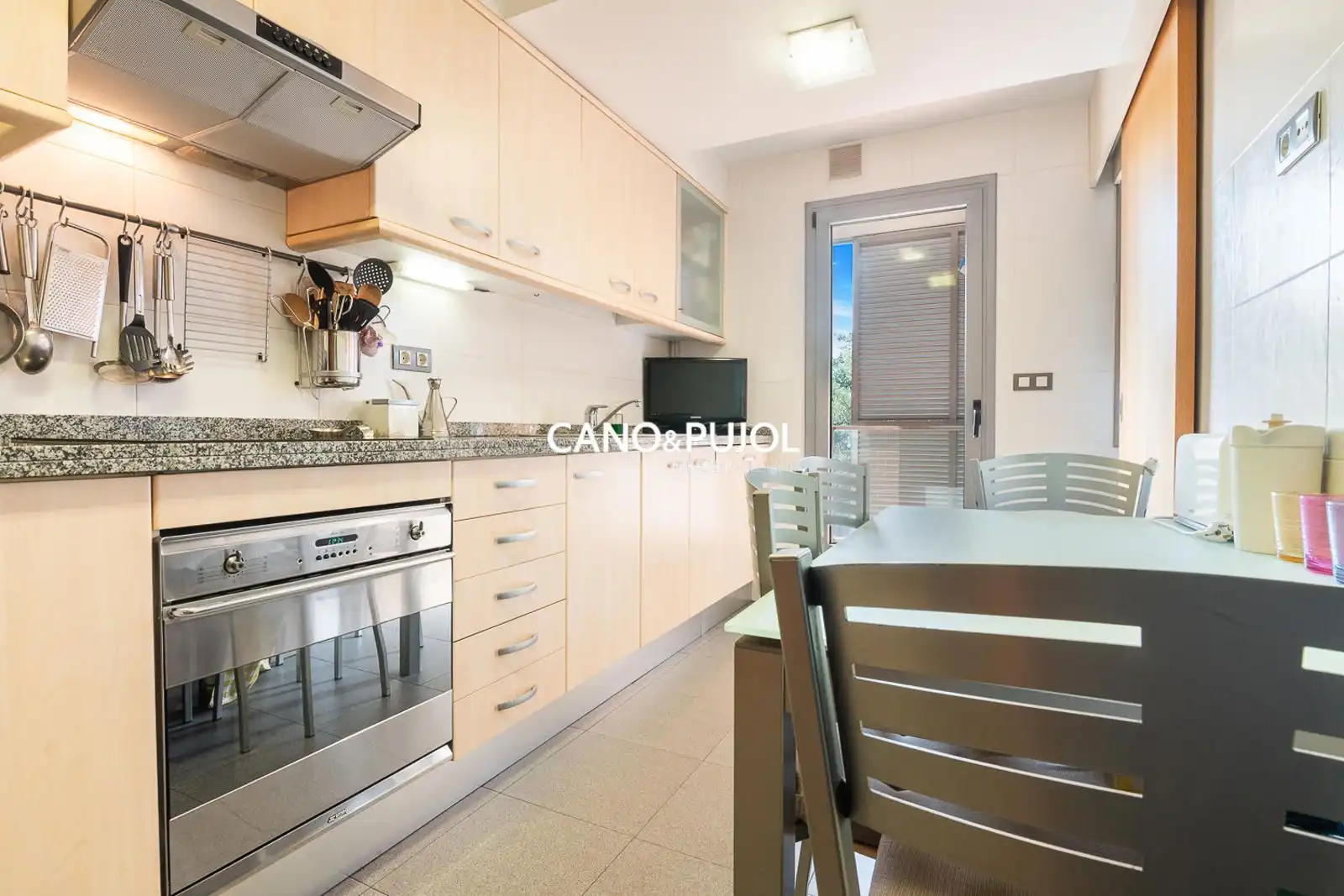Kitchen of Flat for sale in Sant Cugat del Vallès  with Heating, Terrace and Storage room