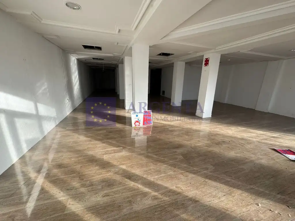 Locale commerciale in affitto a Avenida Hernan Cortes, imagen 4