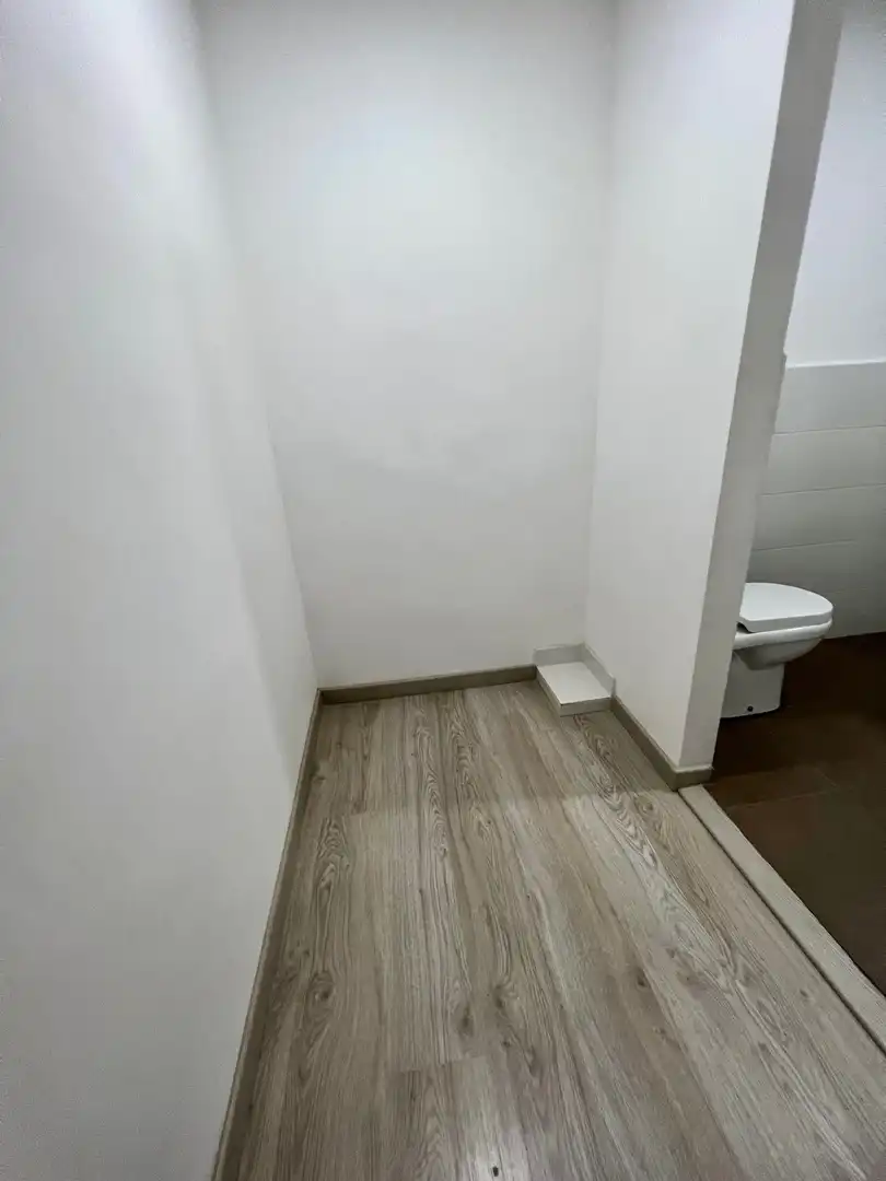 Local comercial de lloguer a Vía Univérsitas, imagen 13