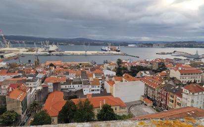 Vista exterior de Pis de lloguer en Ferrol amb Calefacció, Parquet i Moblat