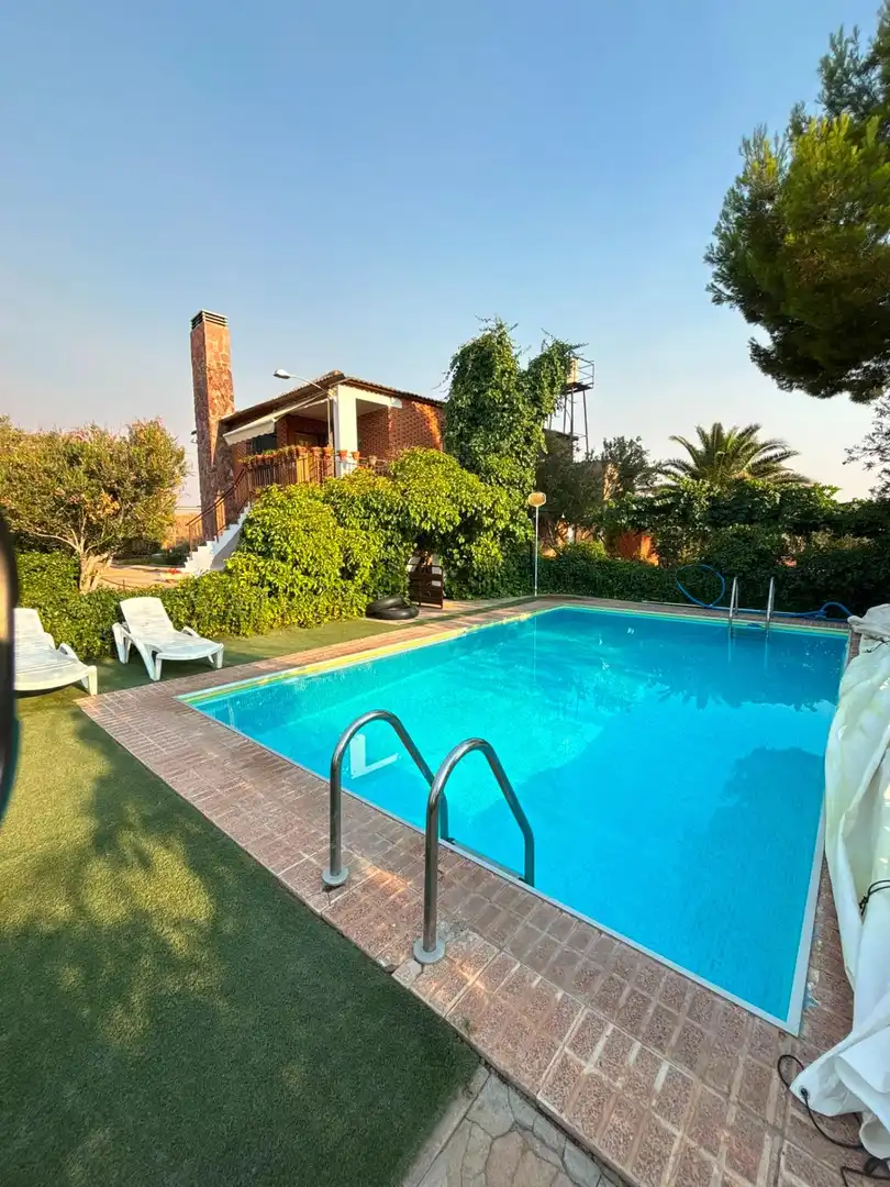Piscina de Casa o xalet en venda en Valdepeñas