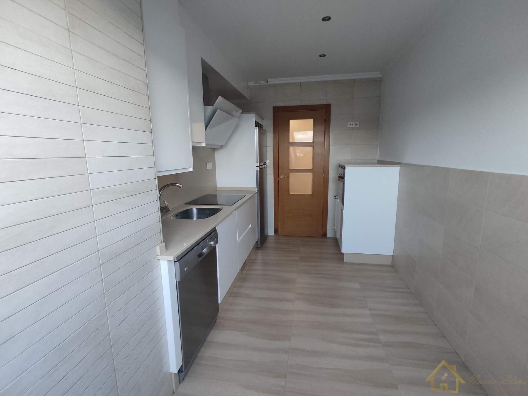Cuina de Apartament en venda en Burela amb Calefacció, Traster i Moblat