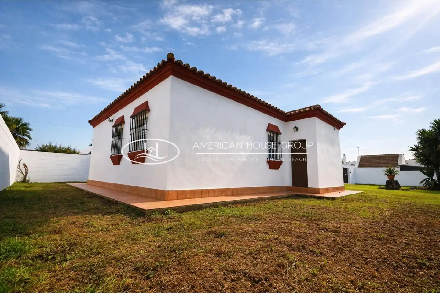 Vista exterior de Casa o xalet en venda en Chiclana de la Frontera amb Jardí privat i Moblat