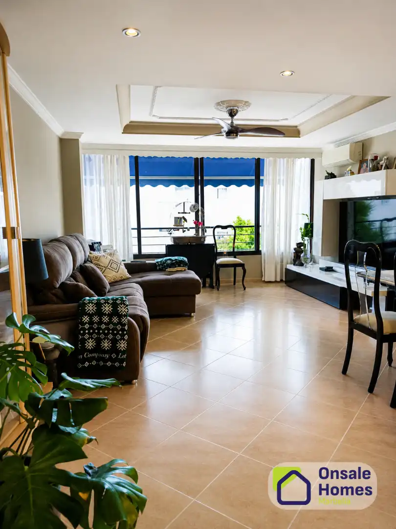 Sala d'estar de Pis en venda en Marbella amb Aire condicionat i Traster