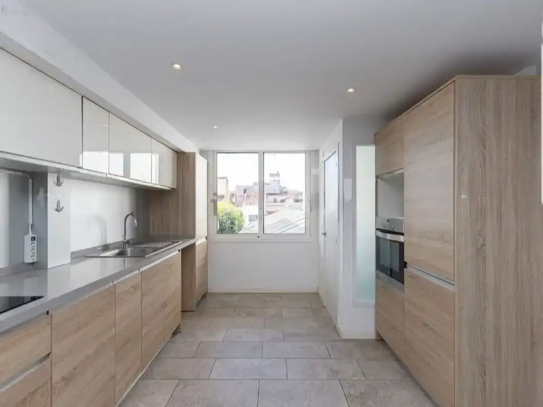 Cocina de Dúplex de alquiler en Mataró con Aire acondicionado, Parquet y Balcón