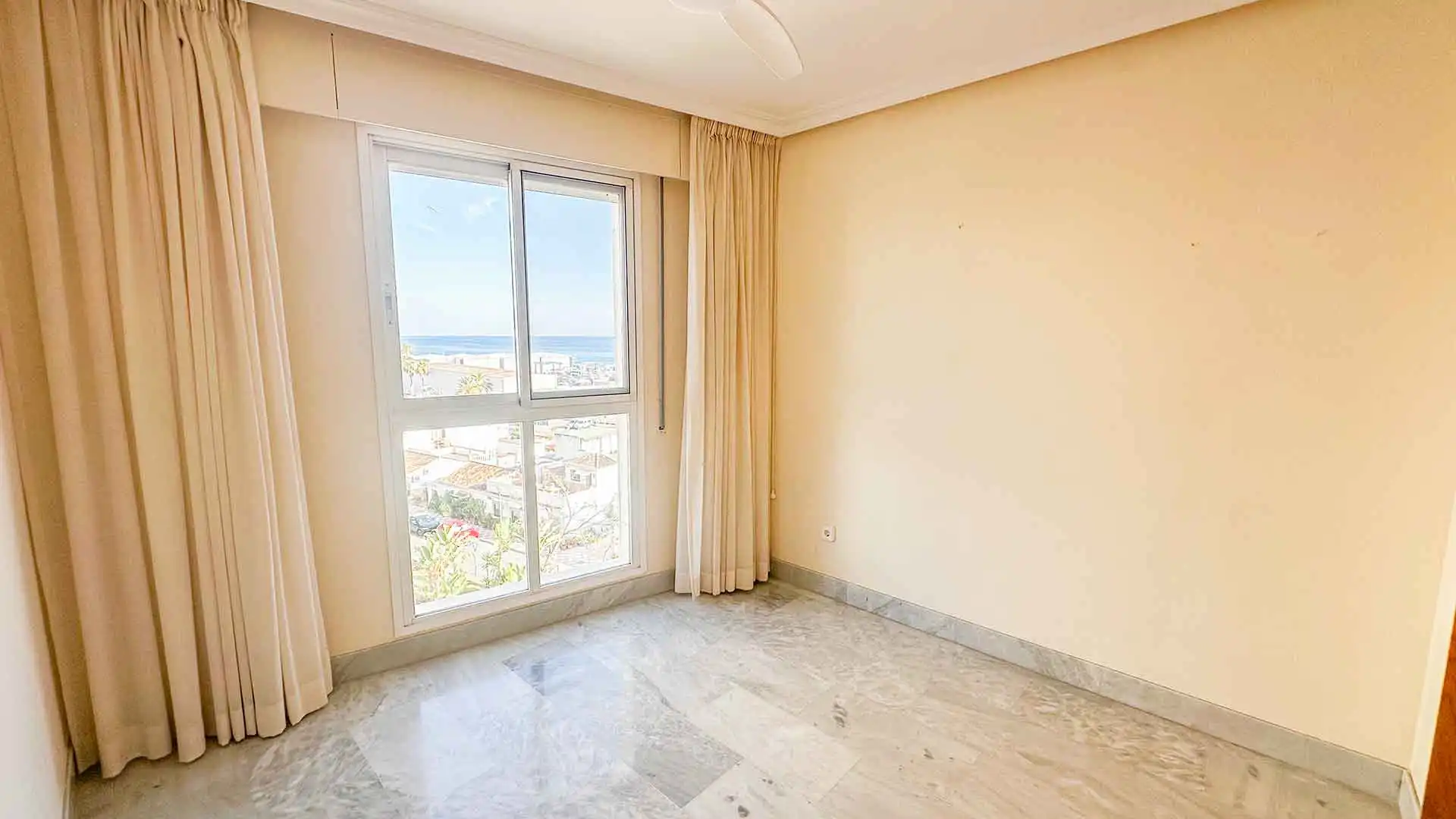 Bedroom of Apartments for rent in Marbella Centro