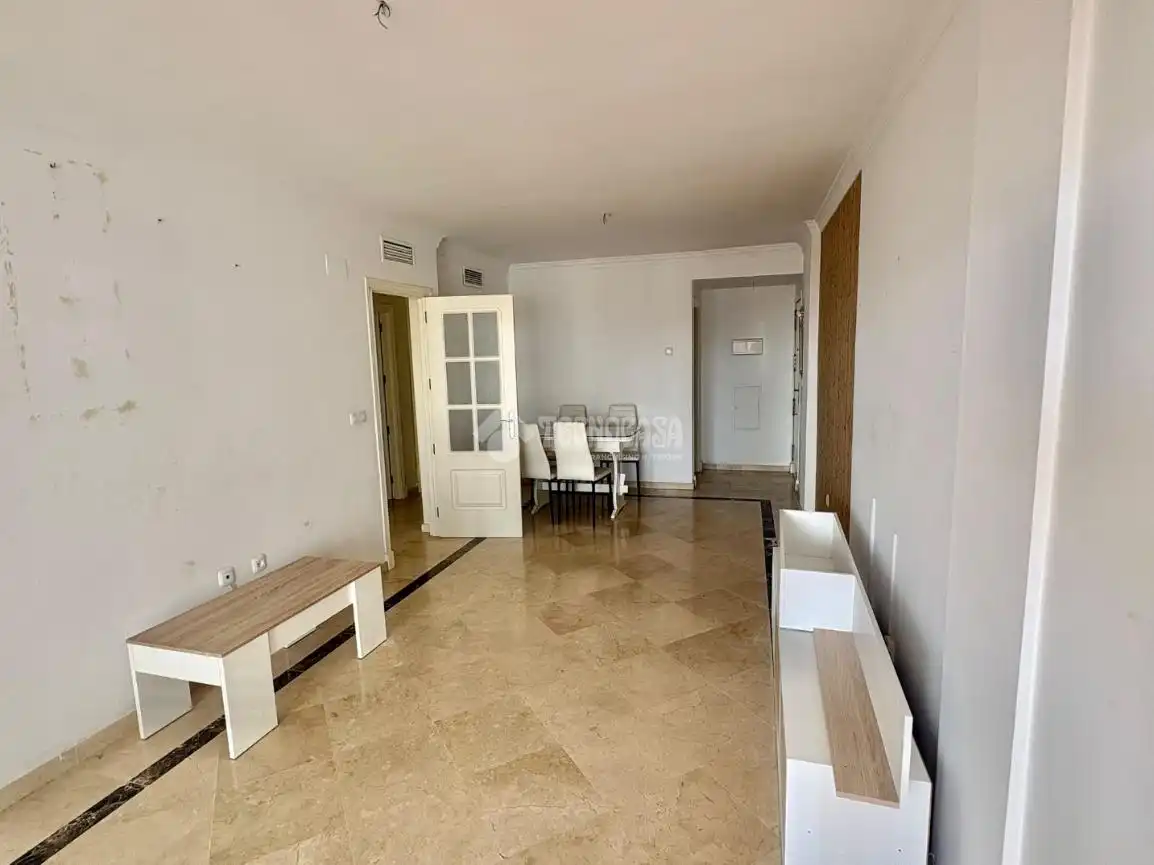 Sala d'estar de Pis en venda en Manilva amb Aire condicionat i Terrassa