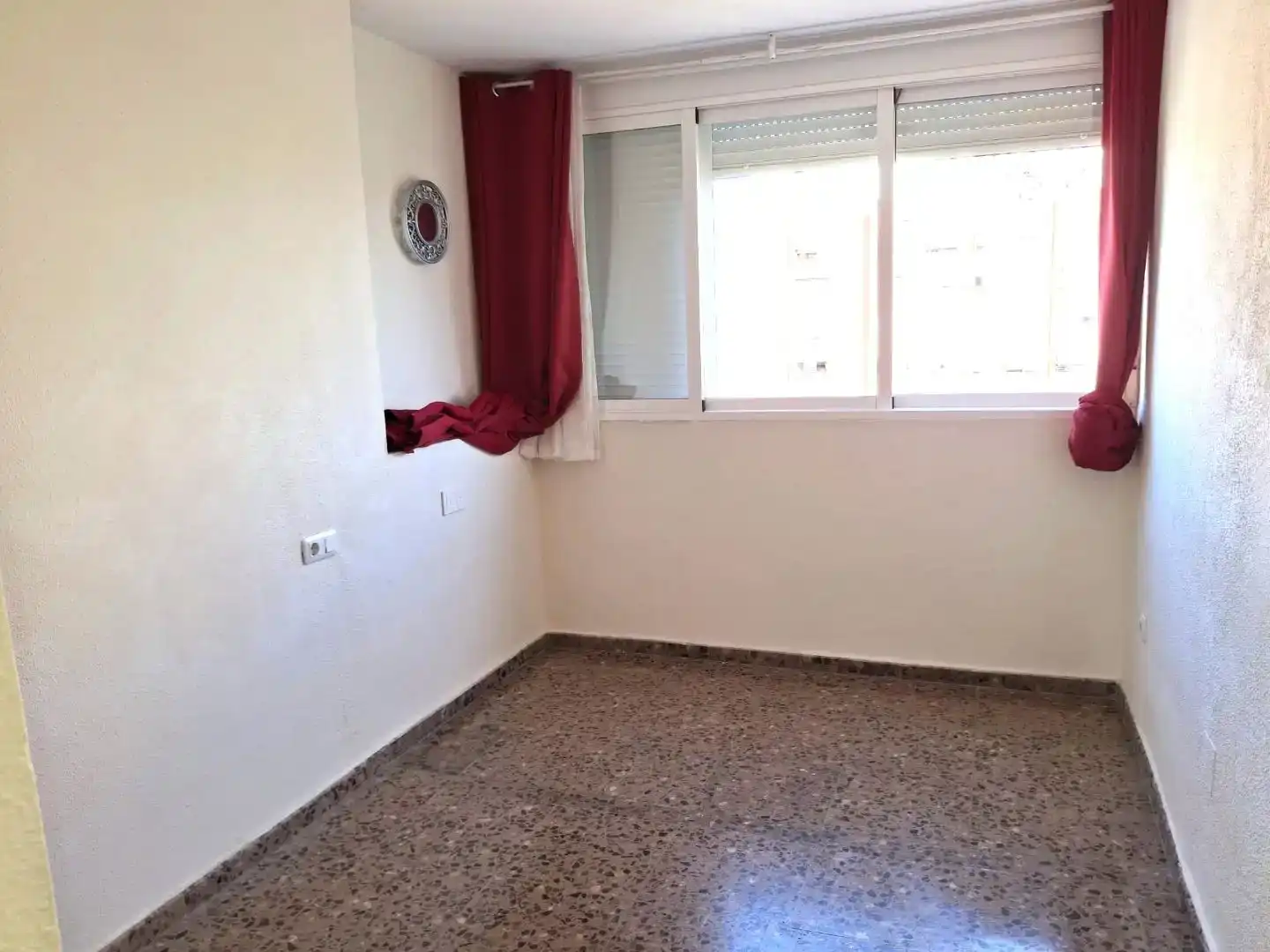 Schlafzimmer von Wohnung zur Miete in Benidorm mit Schwimmbad