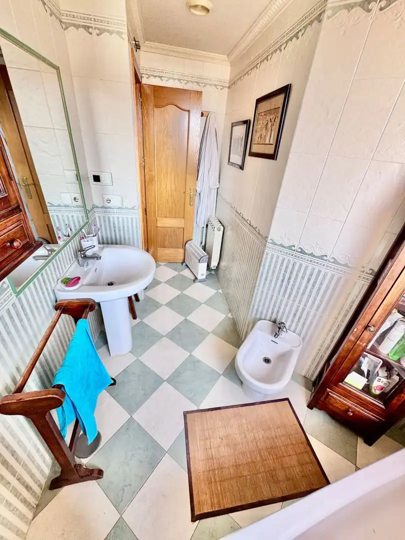 Bathroom of Detached homes for sale in Valdepeñas  with Air Conditioner and Heating