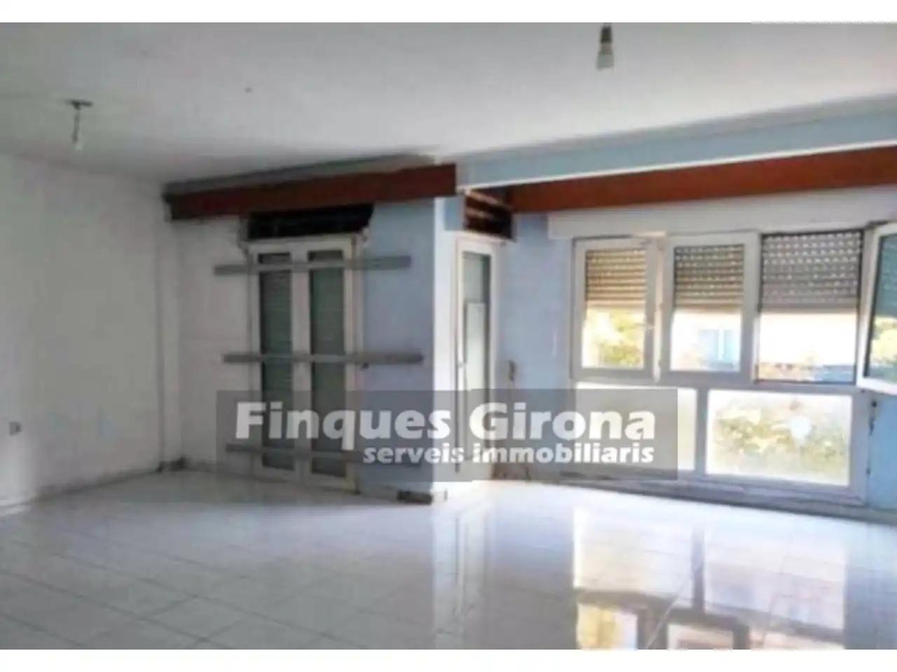 Piso en venta en Paseo Olot, Santa Eugènia